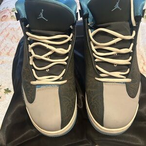 Jordan Men's Black and Blue Sneakers